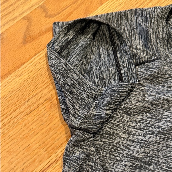 Under Armour Heathered Black Short Sleeve Loose Fit Tee Small - Picture 7 of 12